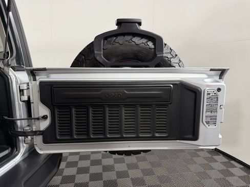 Used 2023 Jeep Wrangler Unlimited Rubicon w/ LED Lighting Group AWD/4WD image 53