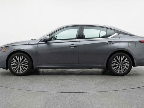 Used 2025 Nissan Altima 2.5 SV FWD image 5