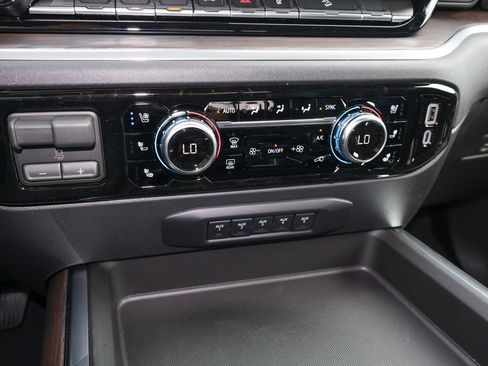 New 2026 GMC Sierra 3500 SLT w/ SLT Premium Package image 19