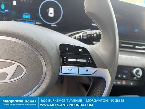 Used 2025 Hyundai Elantra SEL FWD image 17