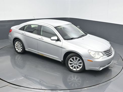 Used 2010 Chrysler Sebring Limited FWD image 33