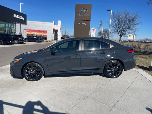 Used 2023 Toyota Corolla SE image 2