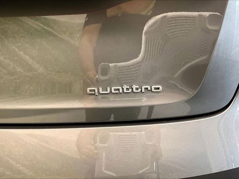 Used 2023 Audi e-tron Premium Plus w/ Premium Plus Package AWD/4WD image 9