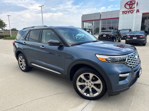 Used 2020 Ford Explorer Platinum w/ Premium Technology Package AWD/4WD image 2