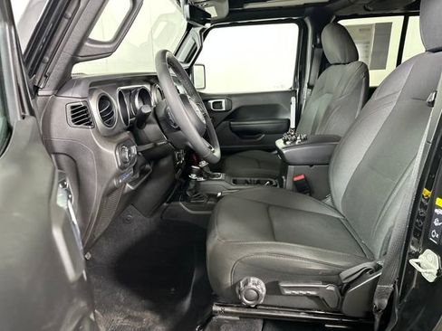 Used 2023 Jeep Wrangler Unlimited w/ Sun & Screen Package image 11