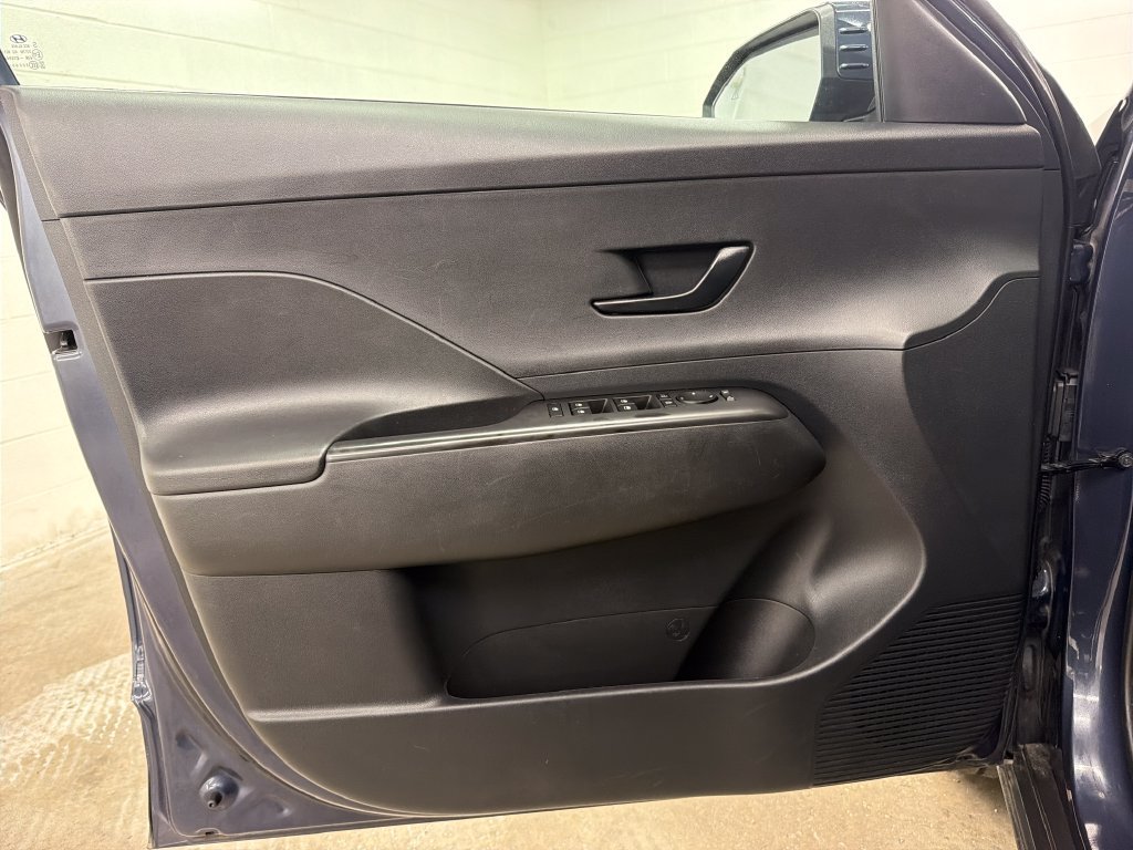 Used 2025 Hyundai Kona SEL FWD image 16