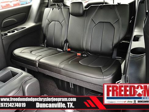 New 2027 Chrysler Pacifica Select FWD image 14
