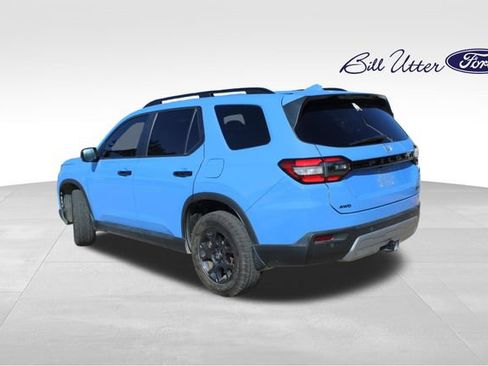 Used 2025 Honda Pilot TrailSport image 7