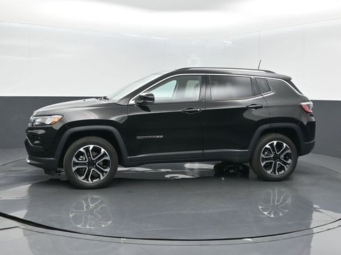 Certified 2022 Jeep Compass Limited image 4
