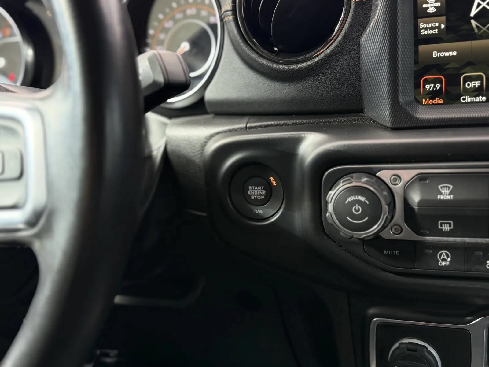 Used 2022 Jeep Gladiator Overland AWD/4WD image 28