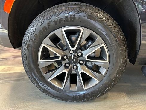 Used 2023 Chevrolet Tahoe Z71 w/ Luxury Package AWD/4WD image 25