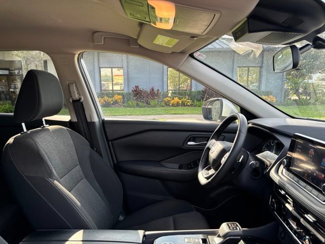 Used 2025 Nissan Rogue SV AWD/4WD image 11