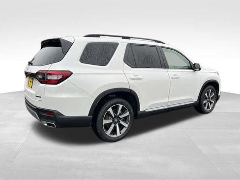 New 2025 Honda Pilot Touring image 7
