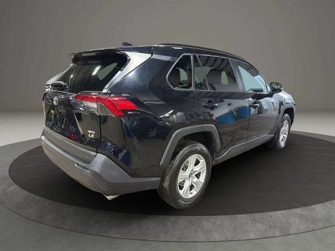 Used 2021 Toyota RAV4 XLE FWD image 5