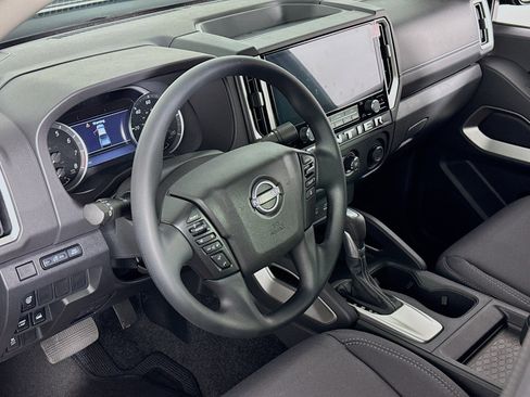 Used 2025 Nissan Frontier SV image 15