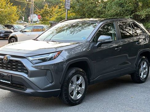 Used 2022 Toyota RAV4 XLE AWD/4WD image 2