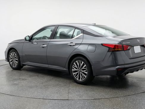 Used 2025 Nissan Altima 2.5 SV FWD image 6