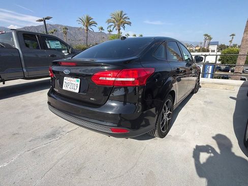 Used 2017 Ford Focus SEL FWD image 2