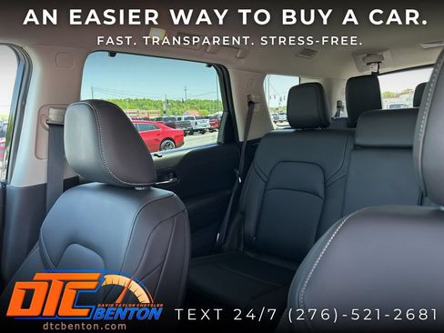 Used 2025 Nissan Pathfinder SL AWD/4WD image 9