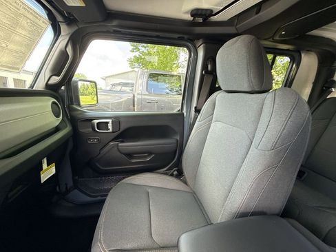 New 2026 Jeep Gladiator Sport AWD/4WD image 30