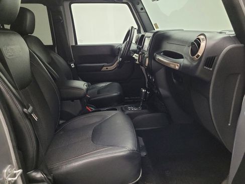 Used 2016 Jeep Wrangler Unlimited Sahara AWD/4WD image 21