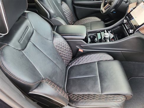 Used 2023 Jeep Grand Cherokee Summit w/ Advanced Protech Group IV image 9