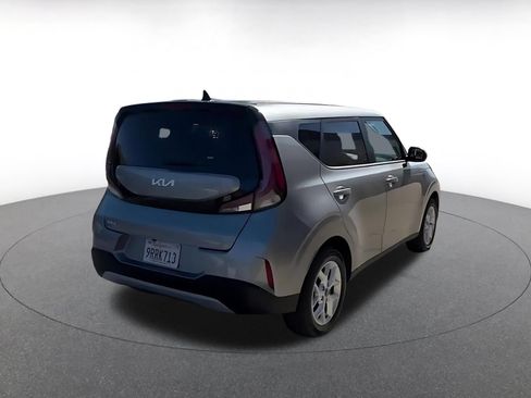 Used 2025 Kia Soul LX w/ LX Technology Package FWD image 14