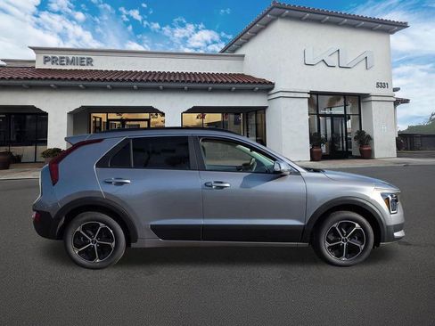 New 2026 Kia Niro EX FWD image 9