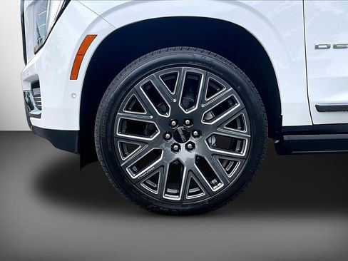 Used 2026 GMC Yukon Denali Ultimate AWD/4WD image 8