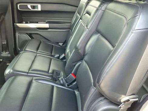 Used 2021 Ford Explorer XLT w/ Equipment Group 202A RWD image 16