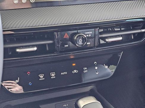 New 2026 Nissan Kicks SR w/ Cold Weather Package image 24