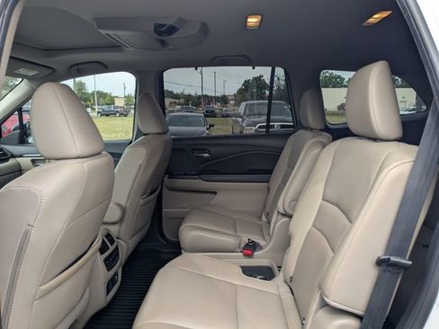 Used 2022 Honda Pilot Touring image 14