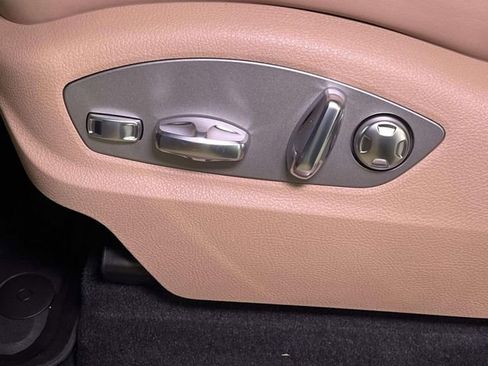 New 2026 Porsche Macan image 18