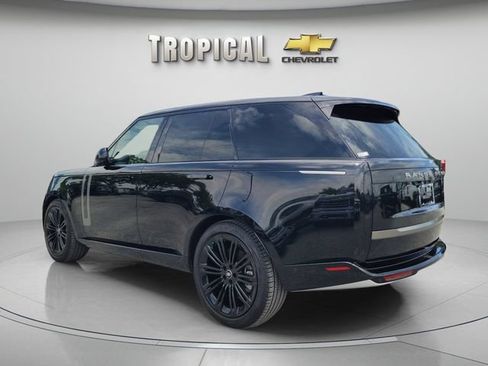 Used 2023 Land Rover Range Rover SE AWD/4WD image 3