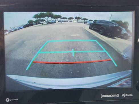 Used 2022 Toyota Highlander XLE image 13