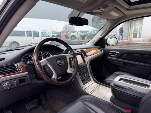 Used 2013 Cadillac Escalade Platinum image 8