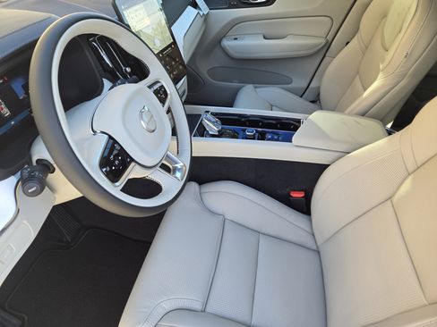 New 2026 Volvo XC60 B5 Ultra w/ Climate Package image 16