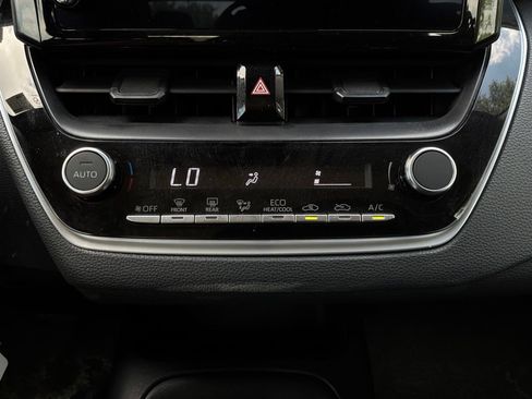 Used 2025 Toyota Corolla LE FWD image 24