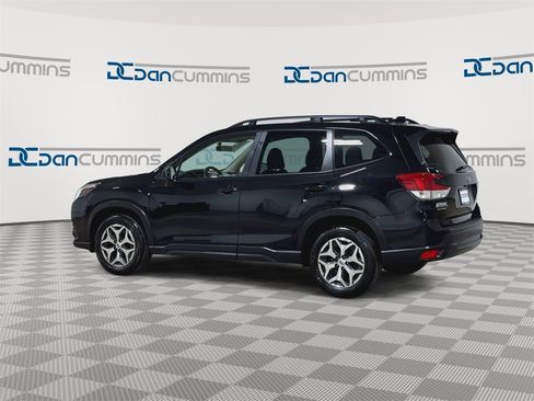 Used 2022 Subaru Forester Premium image 6