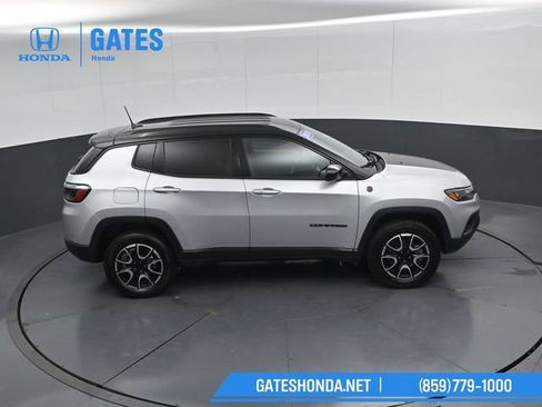 Used 2024 Jeep Compass Trailhawk AWD/4WD image 45