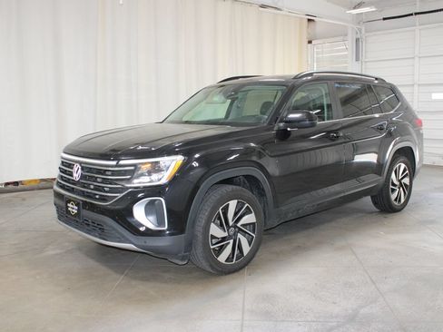 Used 2024 Volkswagen Atlas SE FWD image 4