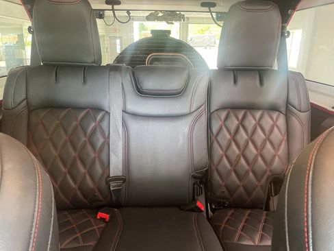 Used 2019 Jeep Wrangler Unlimited Sahara w/ Uconnect 4C Nav & Sound Group AWD/4WD image 10