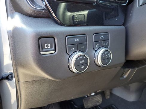 Used 2025 GMC Sierra 1500 Elevation image 9