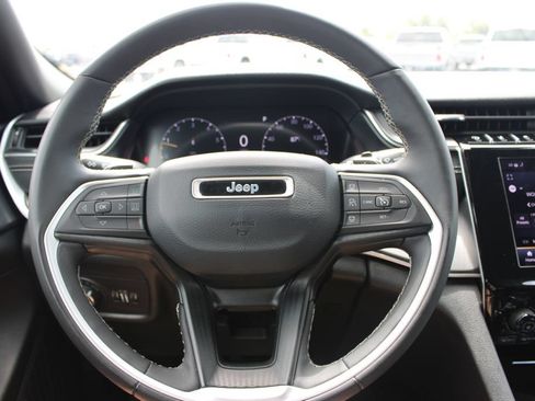 Used 2024 Jeep Grand Cherokee Altitude AWD/4WD image 35