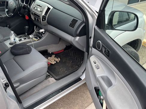 Used 2006 Toyota Tacoma 4x4 Access Cab V6 image 7