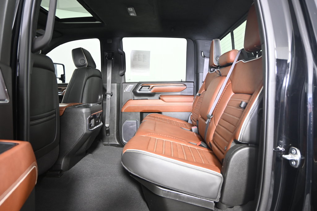 Used 2024 GMC Sierra 3500 Denali Ultimate AWD/4WD image 16