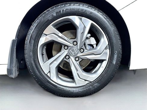 Used 2018 Honda Accord EX image 43