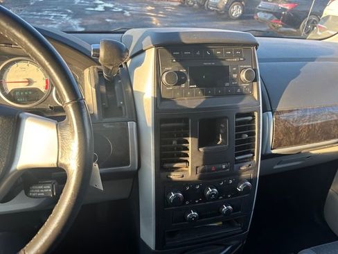 Used 2010 Dodge Grand Caravan SXT image 14
