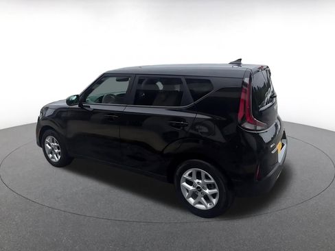 Used 2025 Kia Soul LX w/ LX Technology Package FWD image 10