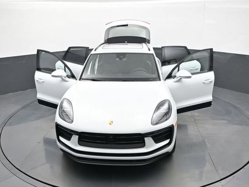 New 2026 Porsche Macan AWD/4WD image 32